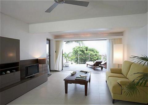 Hodges_ Bay_ Club_living_area